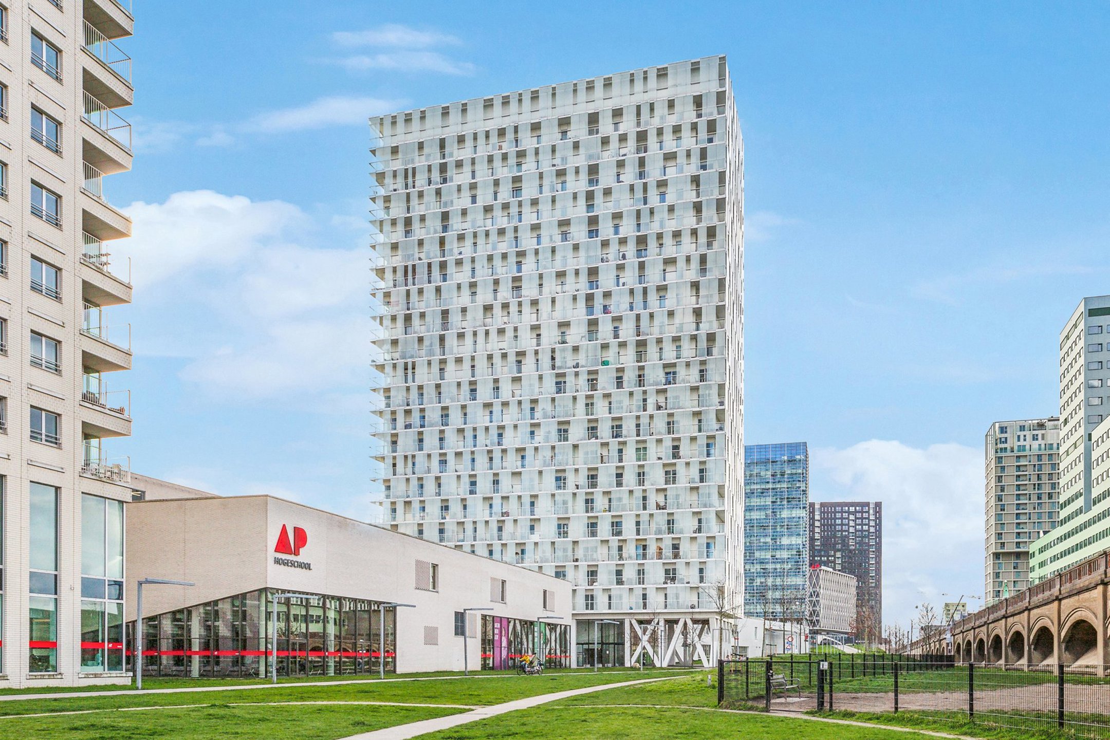 Unieke hoekstudio met ruim terras, verhuurd aan €625 + €95 - foto 3