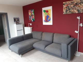 Dit dakappartement heeft een uitstekende ligging, nabij afrit E40, nabij centrum Merelbeke en is toch rustig gelegen.Het bevindt zich in een kleine...