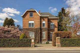Unique engineer home in French Manoan style, built at the end of WWI.This classy home is located on a beautiful plot of approximately 22are and...