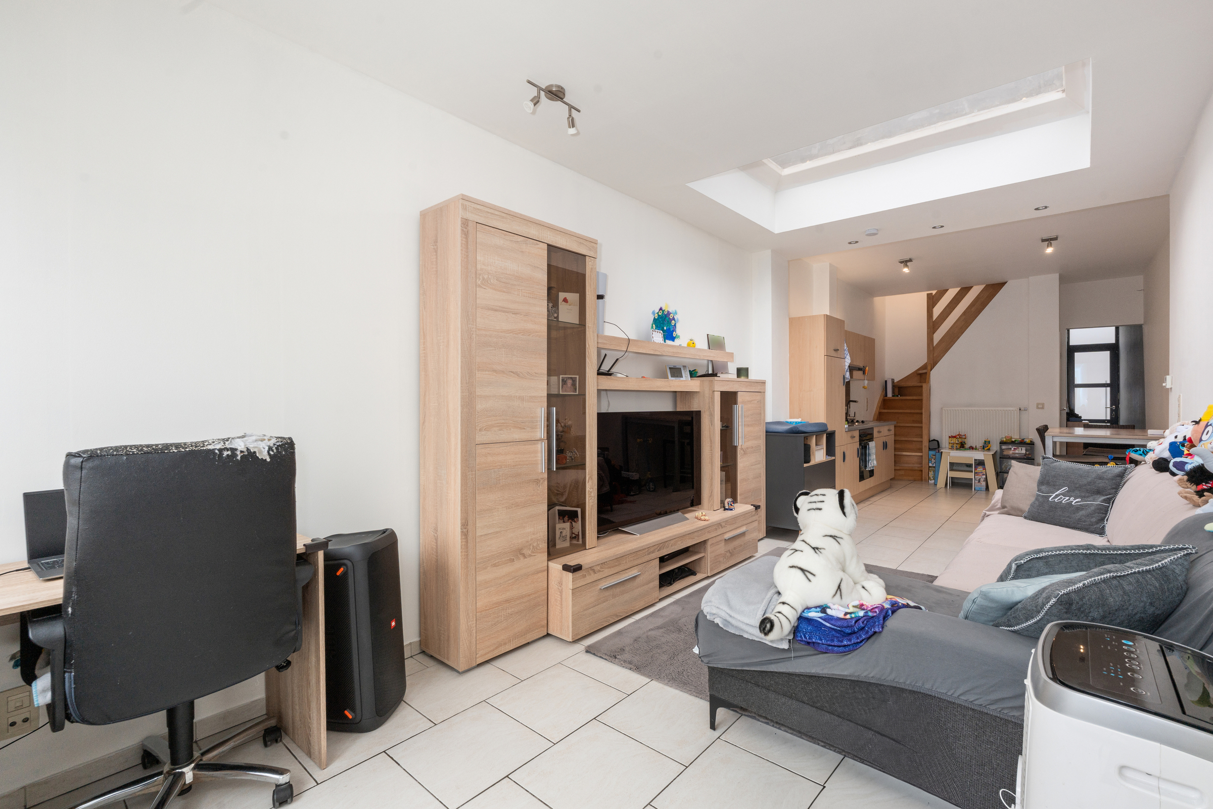 Instapklare gezinswoning met 4 slaapkamers en ruime tuin! - foto 4