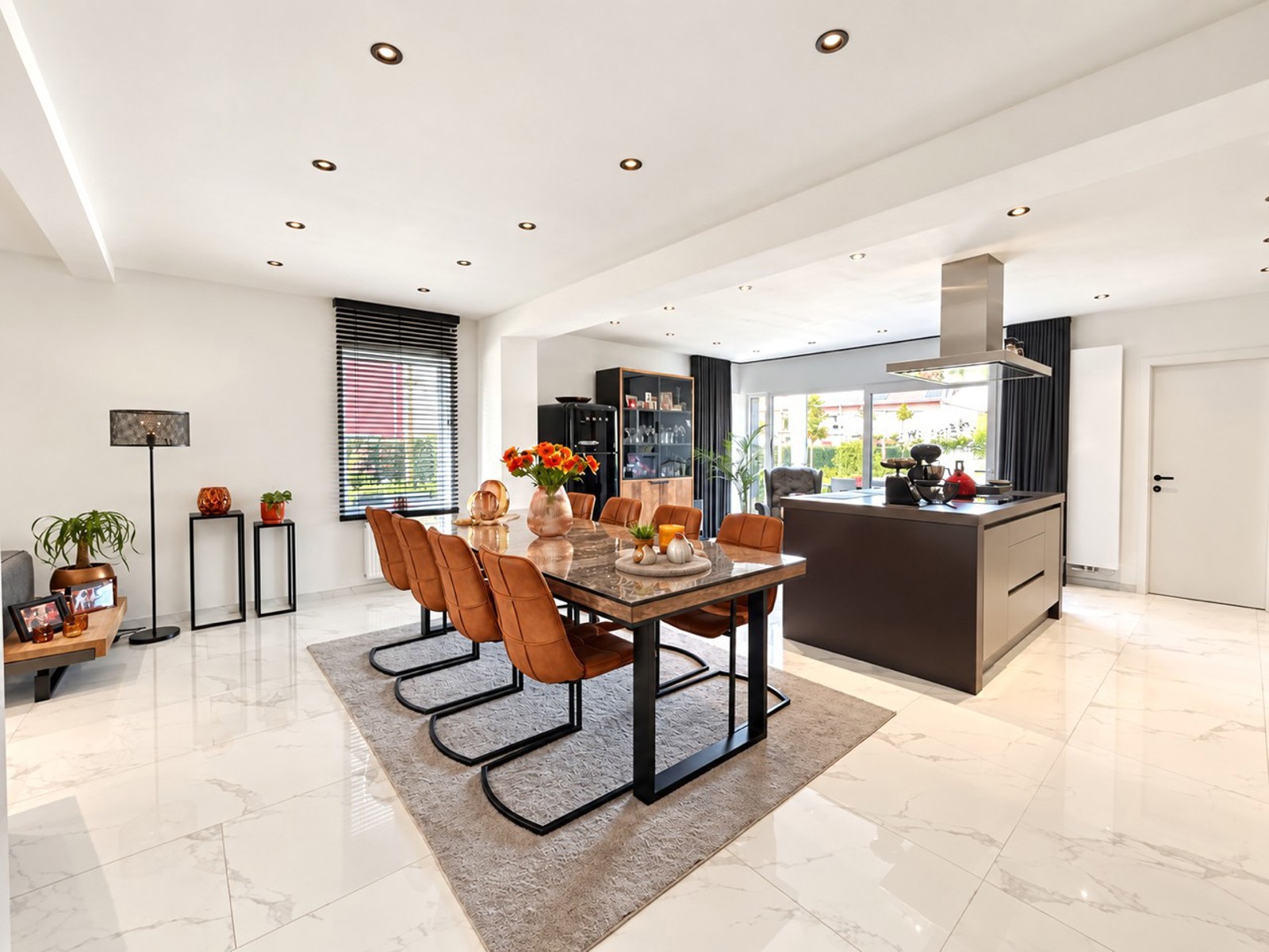 Vernieuwde gezinswoning met tuin - foto 4