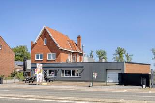 Bent u op zoek naar een goed onderhouden handelshuis, gelegen op een strategische locatie in 3650 Dilsen-Stokkem? Dit veelzijdige vastgoed biedt...