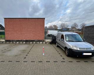 Parkeerplaats (nummer 3) te koop achteraan het appartementsgebouw op de Herentalsebaan 5/A te Geel. Deze ruime parkeerplaats is te bereiken via...