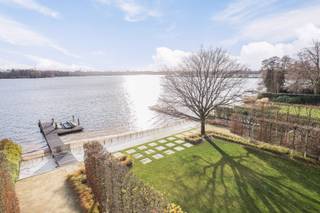Uniek eigendom te koop aan het exclusieve privé meer Miramar te Mol / Dessel. Wonen aan het water…in de overtreffende trap.Wil u ook iedere dag het...