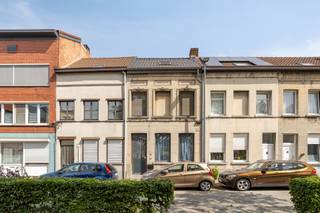 This super charming home in Mechelen offers the ideal combination of character, contemporary comfort, and a particularly strategic location.Situated...