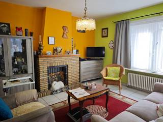 Voor de investeerders is dit een mooie kans als project. Dit gebouw is voorzien van 5 garages, 2 appartementen en mits plaatsen van een vaste trap...