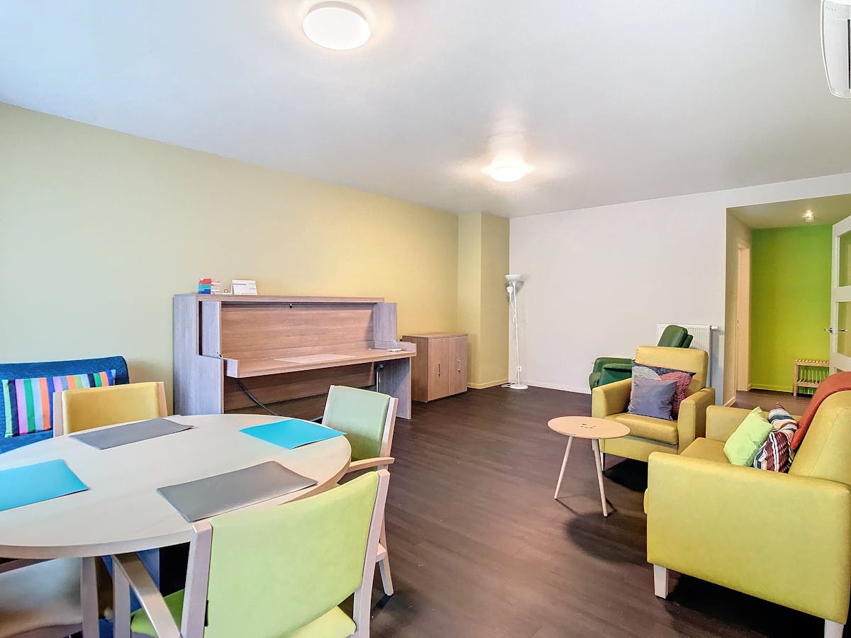 Furnished apartment with spacious terrace for rent in Ypres - photo 4