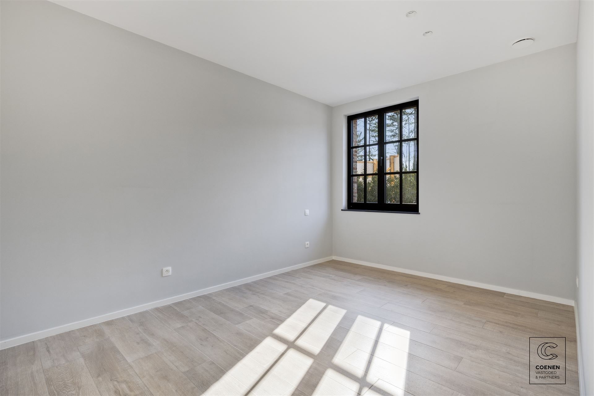 ground floor
 - photo 5