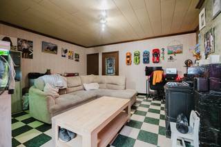 Welkom in de Kweestraat 85 te Wevelgem, waar deze op te frissen woning terug te vinden is. De inkomhal leidt u naar de inpandige garage en verder...