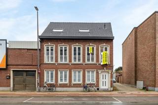 Bent u op zoek naar een investeringspand met meerdere woonruimtes op een gunstige locatie in Sint-Niklaas? Dan is dit gebouw zeker het bekijken...