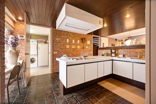 Vrijstaande, instapklare woning met 3 slaapkamers, dubbele garage en ruime tuin.Deze ruime en goed onderhouden woning is gelegen op een perceel van...