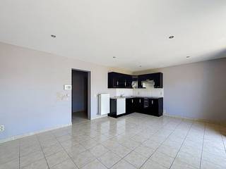 Appartement in centrum De Panne. Dit appartement is gelegen in de onmiddellijke nabijheid van winkels, horeca, zee en openbaar vervoer! Onmiddellijk beschikbaar.<br /><br />INDELING<br />> Tweede verdieping:<br />- lichtrijke leefruimte met toegang tot het terras<br />- open keuken voorzien van spoelbak, keramische kookplaat en dampkap.<br />- slaapkamer 1 <br />- badkamer met douche,toilet en lavabo met wasmeubel<br /><br /><br /> <br />ALGEMEEN<br />- gemeenschappelijke kosten voor water en onderhoud gang €50/maand<br />- onmiddellijk beschikbaar<br /><br />Ben je geïnteresseerd in dit pand te huur in De Panne? Ga naar de website www.dewaele.com, klik op het pand dat je wenst te huren. Via de rode knop "vraag je bezoek aan" vragen we u kort een profiel in te vullen. Daarna nemen we contact op voor een bezoek. Telefonisch kunnen er geen afspraken gemaakt worden.