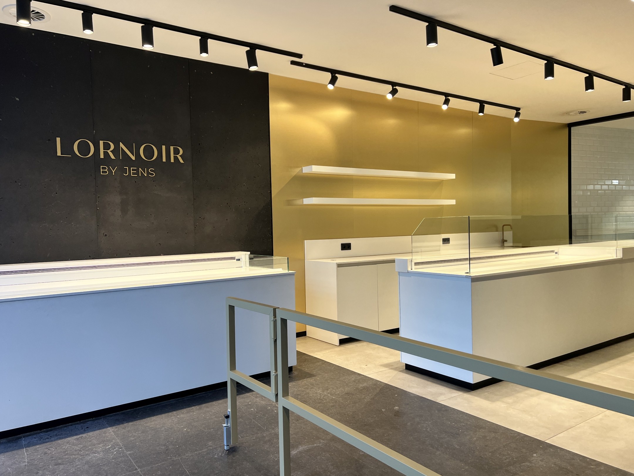 Local commercial d'environ 170 m² situé dans le meilleur emplacement avec une excellente visibilité. - photo 3