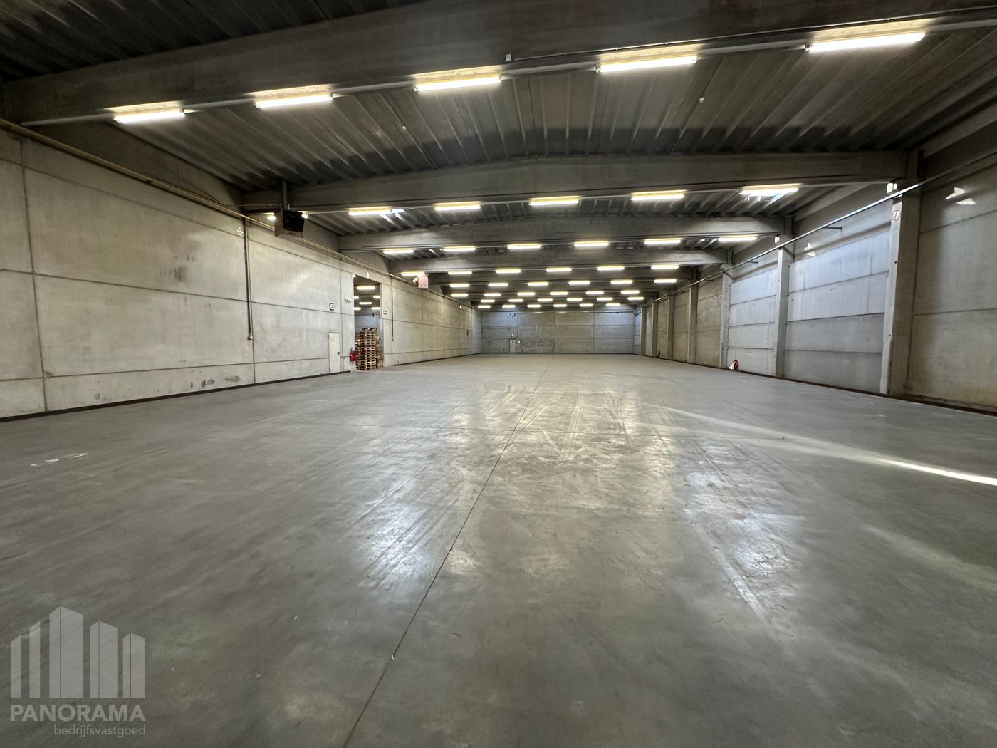 Strategisch gelegen logistiek magazijn van 2.000 m² met 100 m² kantoorruimte te huur op LAR P52 C in Rekkem. - foto 5