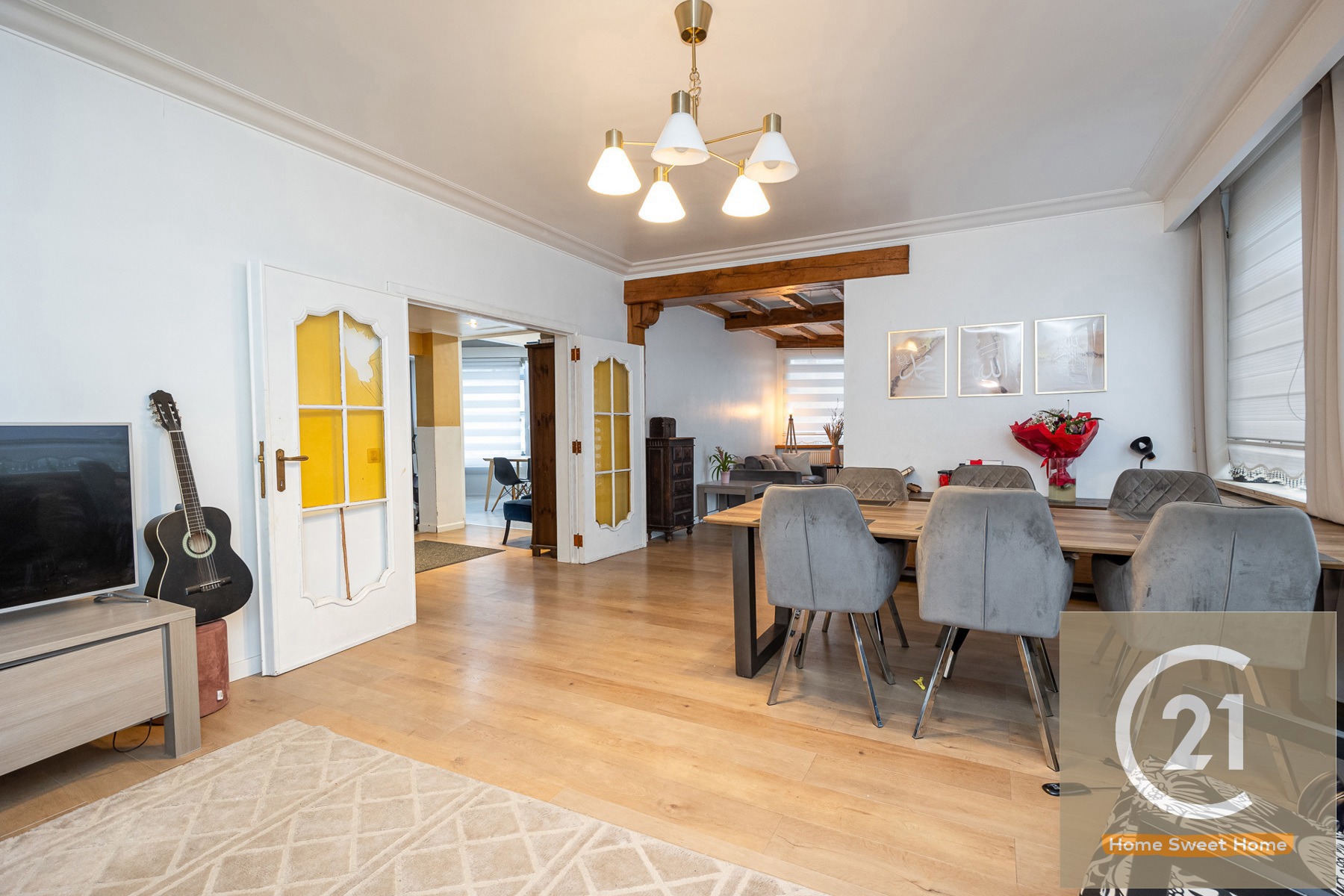 Ruim 4-slaapkamerappartement zonder kosten nabij station - foto 4