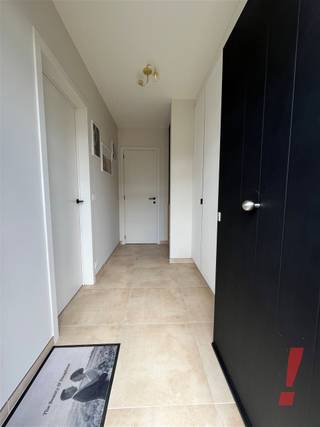 Halfopen nieuwbouw(BEN)woning met hoogwaardige afwerkingsgraad en volledig instapklaar afgewerkt, gelegen in de dorpskern van Varsenare...