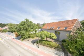 Architecturale woning met 4 slaapkamers op topligging!Ontworpen met oog voor detail en met uiterst kwalitatieve materialen bestaat deze woning...