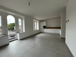 In het centrum van Handzame, pal naast de kerk, bevindt zich dit gloednieuwe woonproject met 6 moderne en energiezuinige appartementen. Dankzij...
