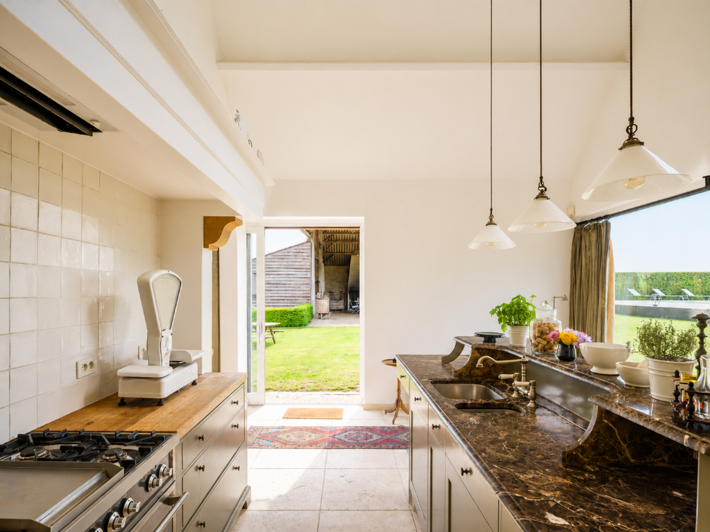 Karaktervolle gerenoveerde hoeve met zwembad en wijngaard op 4.700 m² te Vurste. - photo 4