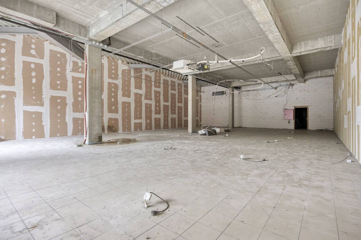 Commercial property of approximately 425 m² for rent at a prime location in a shopping center in Maaseik - photo 5