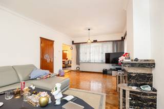 Situé dans le centre de Zwijndrecht. Ce logement est équipé d'un système d'alimentation en eau potable. La maison est équipée de...