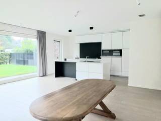 Ligging: Tussen Vosselaar en Beerse met bushalte vlakbij het appartement.Indeling: inkomhal, toilet, twee slaapkamers, berging, woonkamer, open...