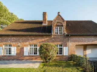 Gelegen in een rustige buurt, maar toch vlakbij de grote wegen, tussen Brussel en Waterloo, biedt deze gerenoveerde woning een bruto...