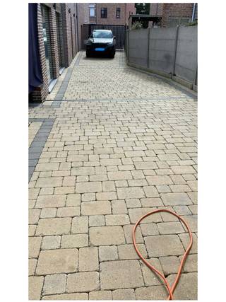 leuke grote woning met veel mogelijkheden en met heel goede ligging.halfopenbebouwing .Dicht tegen het Centrum van Berlaar met veel winkels en alles...