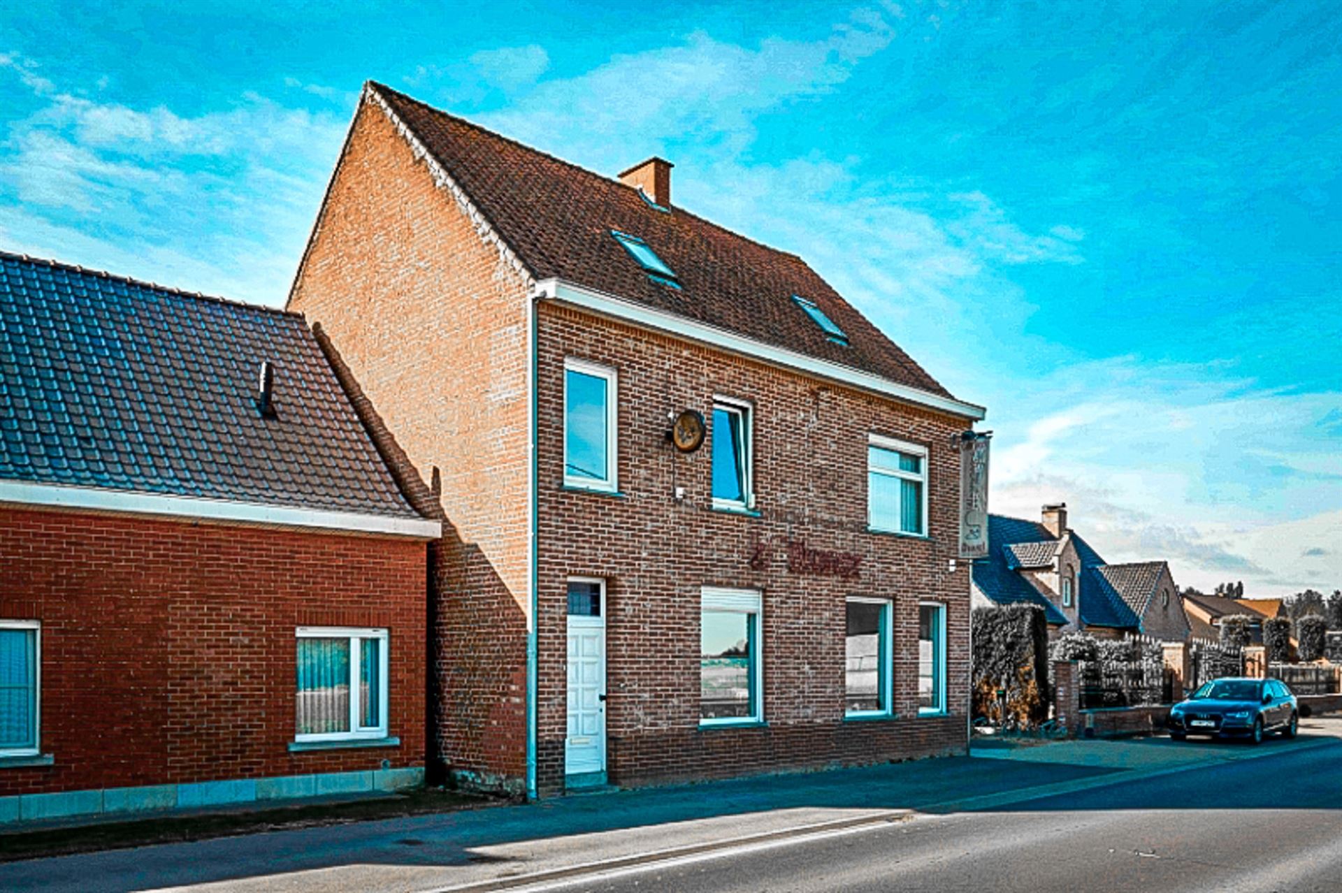 Commercial à vendre à Staden avec 6 chambres - photo 1