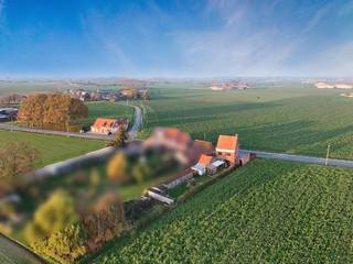 Dans la Bikschotestraat 36 à Langemark, nous trouvons ce projet de rénovation abordable avec des vues magnifiques ! Il ne s'agit pas d'une...