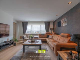 <span><strong>INSTAPKLARE HALFVRIJSTAANDE WONING MET 4 SLAAPKAMERS OP EEN PERCEEL VAN 4A30CA TE KINROOI (OPHOVEN) <br /><br />TROEVEN<br /></strong>- Alle belangrijke voorzieningen in de buurt! (scholen, openbaar vervoer,...)<br />- Gelegen langs de verbindingsweg tussen Geistingen & Ophoven. <br />- Dichtbij de Nederlandse grens.<br />- Energielabel D: geen renovatieverplichting. <br />- Diverse renovaties door de jaren heen waaronder: dak, ramen, deuren,... <br />- 2 badkamers waarvan 1 op het gelijkvloers. <br />- Afgewerkt met kwalitatieve materialen. <br />- Airco op diverse plaatsen.<br />- Inpandige garage & carport. <br />- Ruime terrasoverkapping aan de achterzijde. <br /><br /><strong>KELDERVERDIEPING -01<br /></strong>- Kelderruimte 1 (2,05m x 5,92m = 12,14m²): beton. <br />- Kelderruimte 2 (2,23m x 3,88m = 8,65m²): Cv-installatie op stookolie, beton. <strong><br /><br />GELIJKVLOERS 00<br /></strong>- Inkomhal (3,72m x 1,33m) +2,32m+1,28m = 8,55m²)): trap naar verdieping 1, steentapijt.<strong> <br /></strong>- Nachthal (1,03m x 3,39m = 3,49m²): steentapijt. <br />- Woonkamer met doorloop naar de eetkamer ((6,32m x 3,85m) + (4,01m x 8,17m) = 36,51m²)): pelletkachel, veel natuurlijk lichtinval, schuifraam naar het overdekt terras, parket. </span><br /><span>- Keuken (2,21m x 4,01m = 8,86m²): gelegen in het verlengde van de eetkamer, geïnstalleerde keukenwand met onder-bovenkasten,combi-oven, koelkast, microgolfoven; kookeiland met vaatwasser, lades, inductiekookplaat, dampkap, zitruimte, aansluiting TV, parket.<br />- Badkamer 1 (1,72m x 3,36m = 5,78m²): enkele lavabo, kolomkast, spiegel; ligbad, hangtoilet, wandbetegeling, steentapijt. <br />- Strijkkamer/berging (3,16m x 2,10m = 6,64m²): deur naar buiten/ overdekt terras, steentapijt. </span><br /><span>- Inpandige garage (4,26m x 5,21m = 22,19m²): elektrische poort, deur naar buiten, watervoorziening, aansluiting wasmachine/droogkast, tegelvloer. <br /></span><br /><span><strong>VERDIEPING</strong> <strong>+01 </strong></span><br /><span>- Overloop (1,11m x 3,42m = 3,80m²): trap naar het gelijkvloers en vaste trap naar verdieping 2, laminaat.<br />- Slaapkamer 1 (4,00m x 4,00m= 16m²): airco, inloopdressing, aansluiting TV, laminaat. <br />- Slaapkamer 2 (4,00m x 3,00m) + (1,00m x 1,00m) = 13,00m²): laminaat. <br />- Slaapkamer 3 (1,13m x 2,33m) + (2,84m x 4,60m) = 15,69m²): laminaat. <br />- Badkamer 2 (1,76m x 2,03m = 3,57m²): enkele lavabo met onderkast, spiegel, inloopdouche, wandbetegeling, tegelvloer. <br /><br /><strong>VERDIEPING</strong> <strong>+02 </strong><br />- Slaapkamer 4 (6,74m x 4,73m = 31,88m²): inbouwkasten, inloopdressing, airco, laminaat. </span><br /><br /><span><strong>EXTERIEUR</strong></span><br /><span>-Overdekt terras (3,00m x 6,31m = 18,93m²) : houten overkapping, lichtkoepels, zonneluifel. <strong><br /></strong>-Carport (3,00m x 5,70m = 17,10m²).<br />-Tuinhuis (2,00m x 3,00m = 6,00m²). <br /><br /><strong>RENOVATIES</strong><br />- 2008: nieuwe ramen en deuren + achterbouw. <br />- 2010: dak vernieuwd en algemene renovatie. <br />- 2011: nieuwe keuken. <br /><br /><strong>10 ZONNEPANELEN SINDS 14/11/2023</strong><br />- In de verkoopprijs zit het volledige zonnepanelensysteem begrepen (zonnepanelen, omvormer, collectoren e.a. toebehoren).<br /><br /><br />Bekijkt u deze advertentie via een aanverwante vastgoedsite, surf dan zeker naar onze website <strong>www.N78vastgoed.be</strong> voor een uitgebreide beschrijving en foto's. <strong>Meer info: +32 (0)89 86 18 88 of info@N78vastgoed.be.</strong></span>