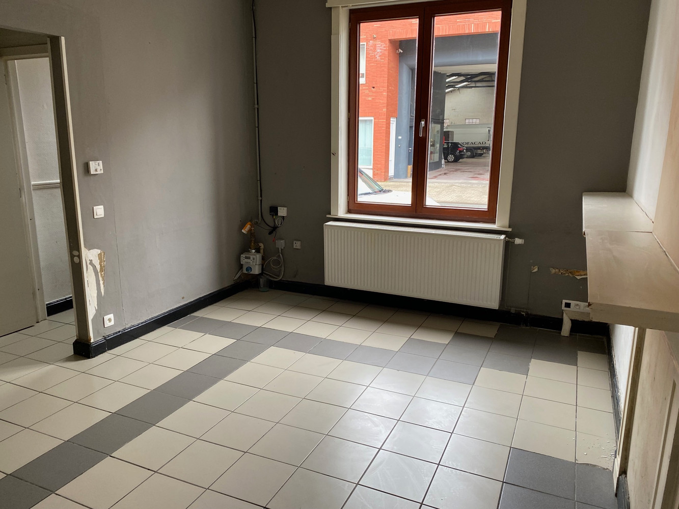 Centraal gelegen rijwoning met 2 slaapkamers. - foto 3