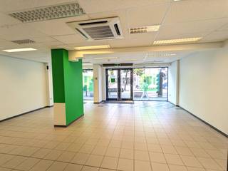 Handelspand/kantoor gelegen op een topligging in het centrum. Dit pand beschikt over een brede etalage en ligt in de druk bezochte...