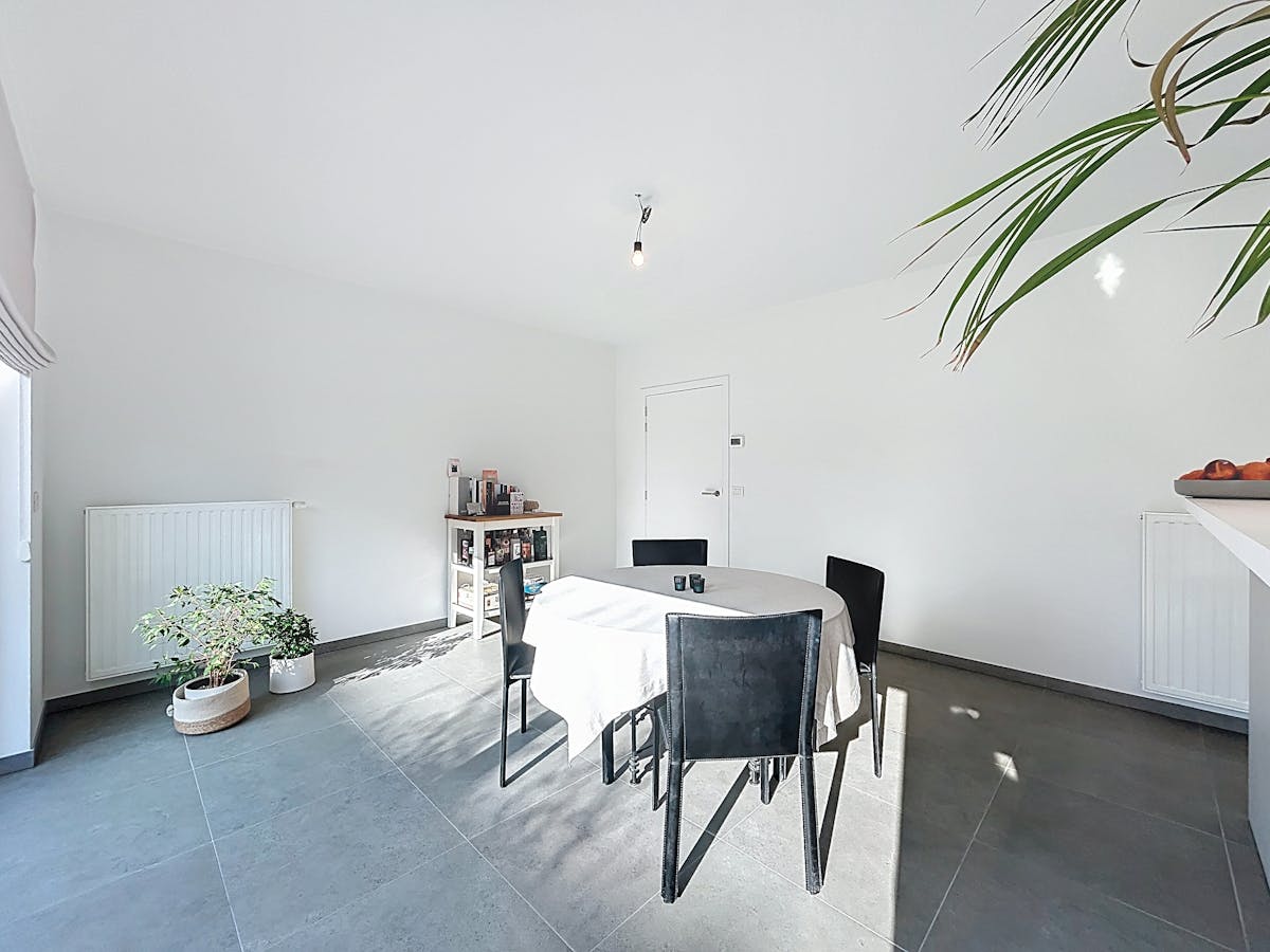 Recente woning met 3 kamers, tuin en carport te huur - foto 5