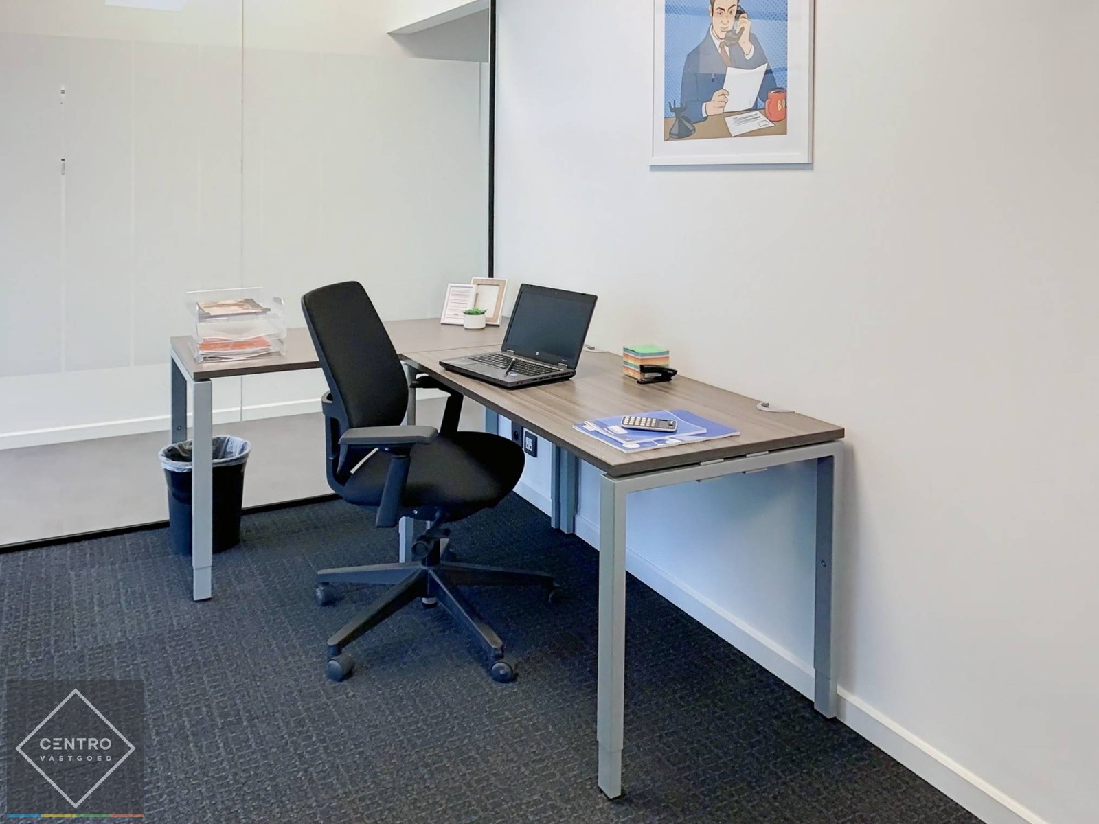 <p><strong>Volledig nieuwe LICHTRIJKE Plug & Play-KANTOREN</strong>, bemeubeld en voorzien van randaccommodatie (vergaderzalen, sanitair, keuken, printers, telefoontoestellen, ...) en service (receptie/telefoonbeantwoording, ...). <strong>ALL-IN PRIJS - photo 2