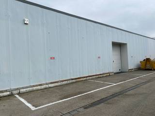 Warehouse of 1,441 m² for rent in Dendermonde, located along the Zeelsebaan with easy access to the E17. The warehouse offers a clear height of...