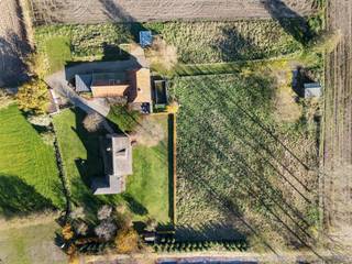 This characterful farmhouse is located in an exceptionally peaceful and green location in Koewacht, a charming border village in Moerbeke-Waas, just...
