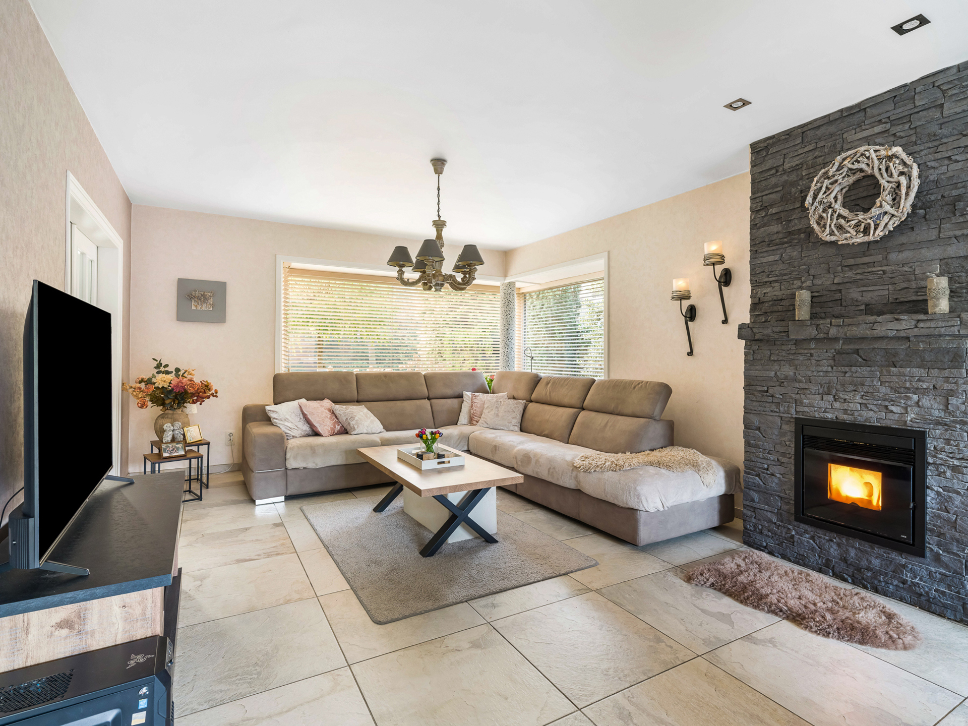 Warme, knusse gezinswoning , gerenoveerd en instapklaar - foto 5