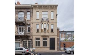 Deze totaalrenovatie van een herenwoning in de Jan-Pieter Minckelersstraat 18 in het centrum van Leuven omvat 8 trendy gemeubelde studentenkamers met eigen sanitair.  Met een plafondhoogte tot 3m20 en oppervlaktes tussen 12m² en 25m² een absolute troef voor toekomstige studenten !  Dit mooie renovatieproject is met zijn ligging nabij het station van Leuven, de Diestsestraat en de Bondgenotenlaan ook gelegen op wandelafstand van de verschillende campussen. <br />Het bestaande gebouw wordt teruggebracht tot op zijn ruwbouw en wordt vervolgens volledig afgewerkt met kwalitatieve en hoogstaande materialen, met smaak en oog voor detail.   De oplevering is gepland in februari 2026 met Energielabel A en met de aanwezigheid van zonnepanelen.<br />Plannen en brochure kan u vinden onder "downloads".  Voor meer info kan u me bereiken op 0477 284876 of via vincent@immojanstas.be