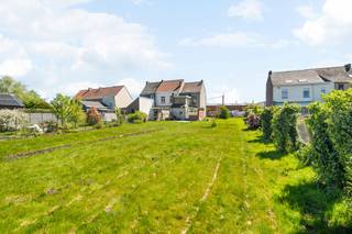 Ontdek deze ruime, gedeeltelijk gerenoveerde 3-gevelwoning met zijdelingse toegang, ideaal gelegen in Lessines. Dicht bij alle voorzieningen zoals...