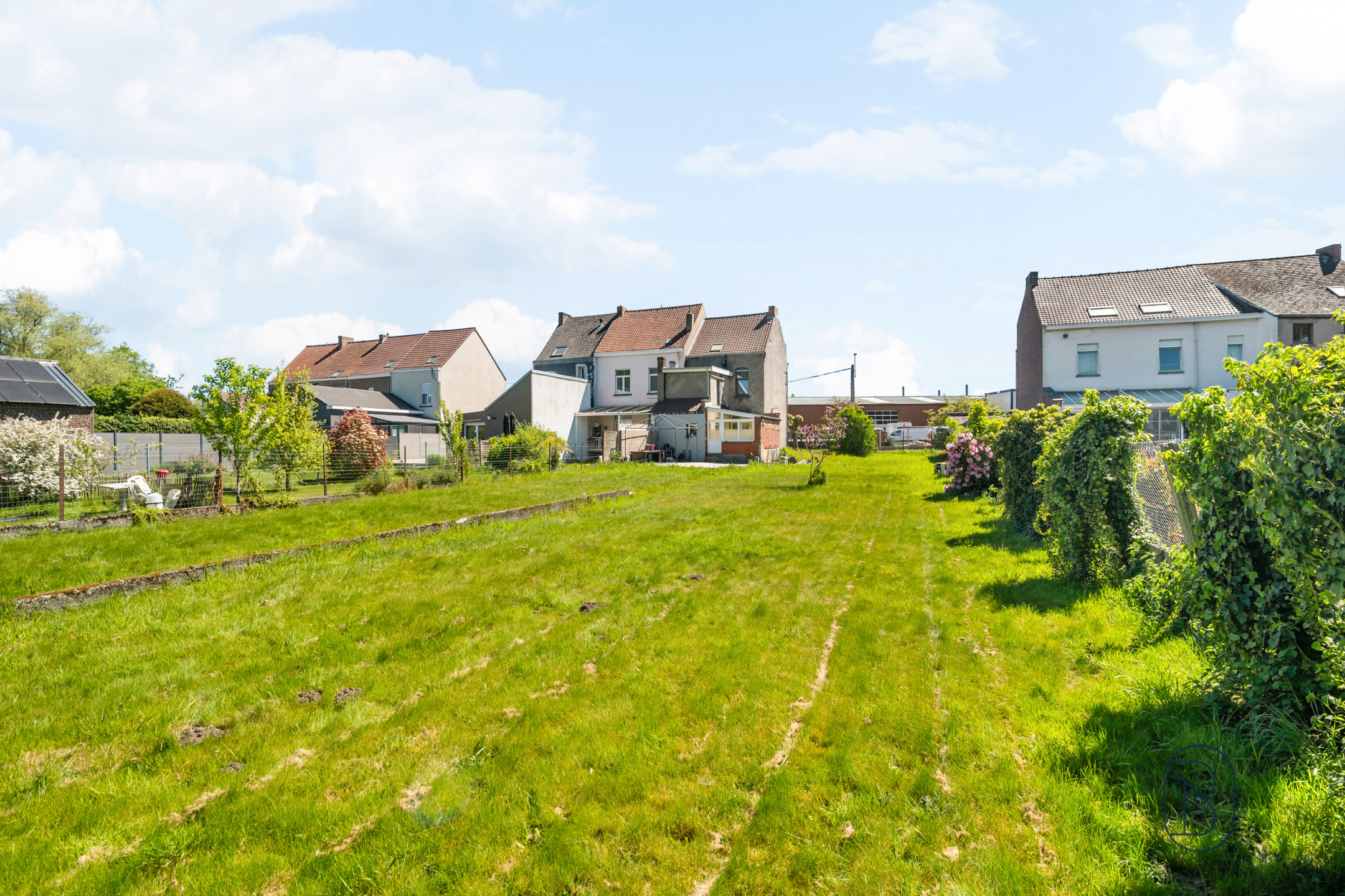 3-gevelwoning met grote tuin, dicht bij alle voorzieningen! - foto 2