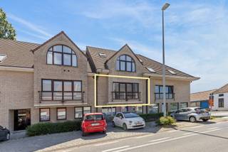 - lichtrijk appartement met goede EPC-score- Grote inpandige garage- Bijzonder ruime bergruimte in de kelderverdieping- nabijheid van station en...