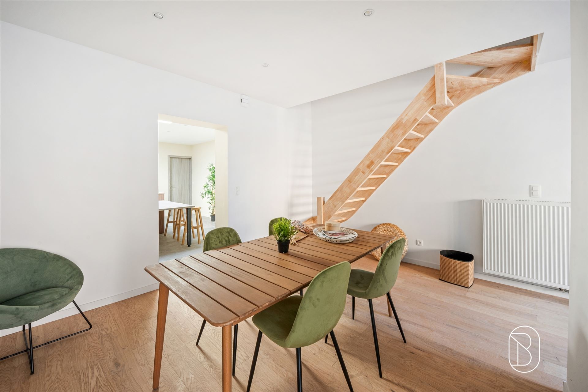 Volledig vernieuwde woning met 4 slk & tuin - foto 3
