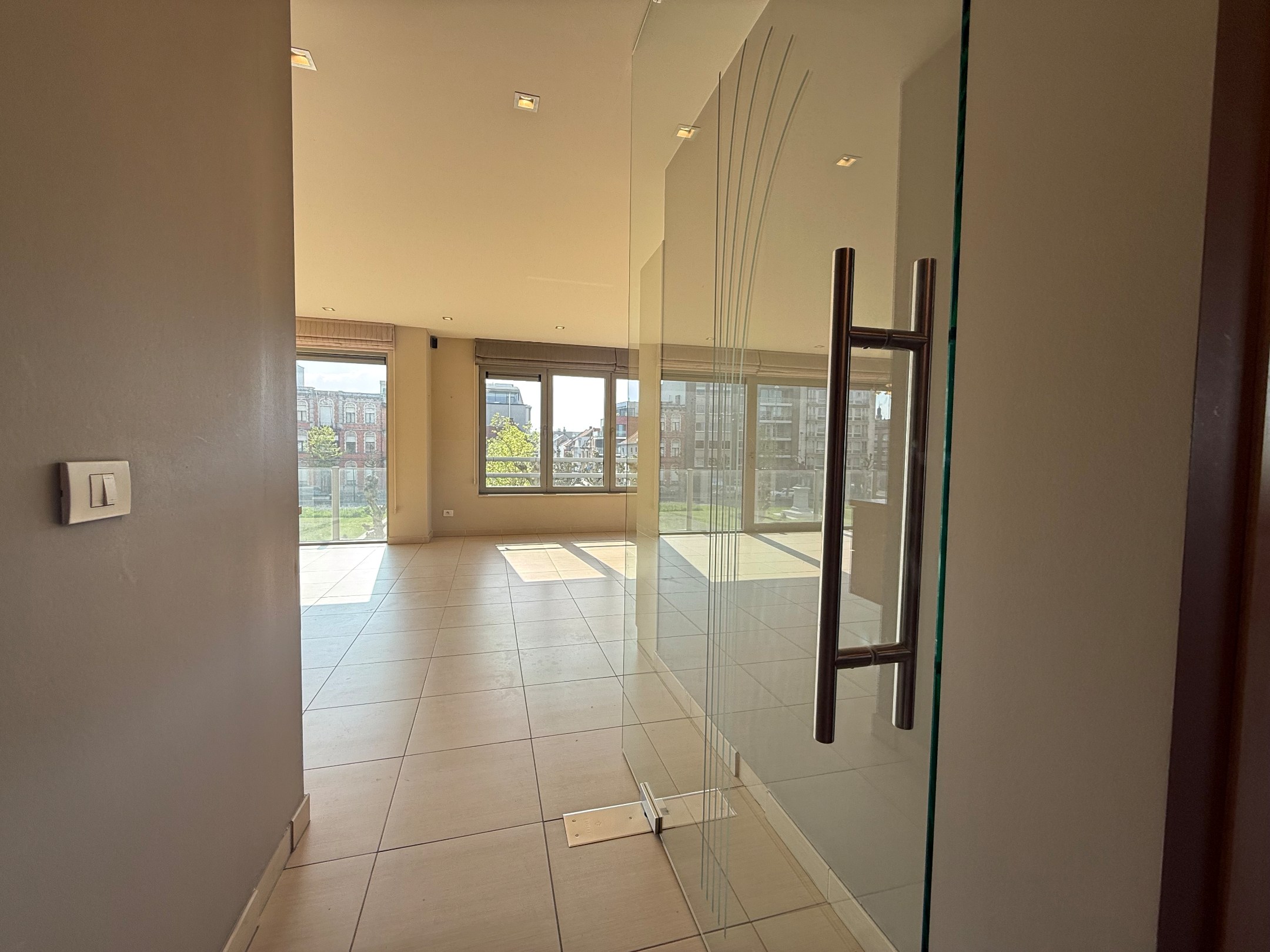 Zéér ruim appartement in centrum Roeselare! - foto 3