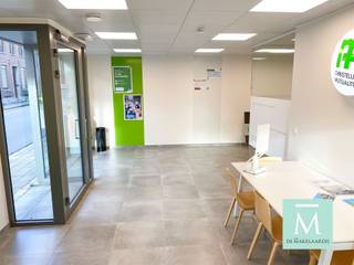 Uitstekend gelegen kantoor/handelspand in het centrum van St-Katelijne-WaverDit prachtige pand van ca. 135m² is bijzonder goed gelegen in het centrum...