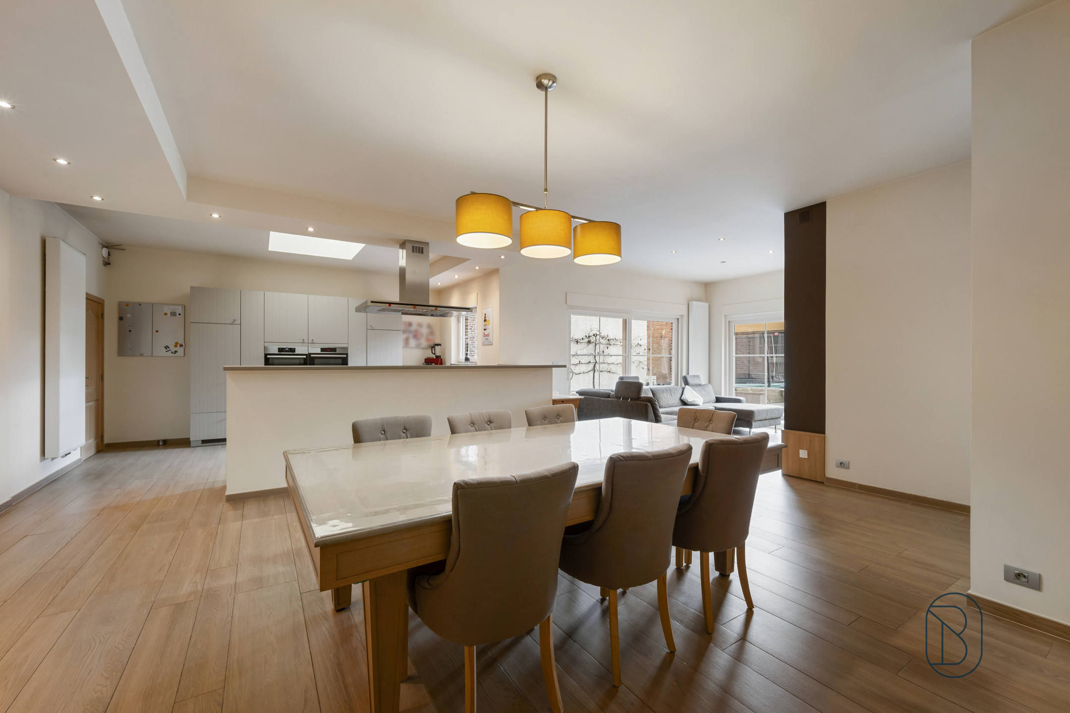 Instapklare woning met zwembad in het centrum van Deerlijk! - foto 4