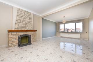 SCHAERBEEK – Josaphat neighbourhood, close to the Neptunium swimming pool, public transport and all amenities, come and discover this charming 2-bedroom flat in good condition. Nestled on the 4th floor of a small condominium, it has a living area of approximately 96m². It is composed as follows: large hall with intercom, reinforced door and large built-in wardrobe, separate WC with washbasin, living room of ± 30m², fitted kitchen, 2 bedrooms (± 10m² and ± 16m²), shower room, south-east facing terrace and cellar. All surface areas are given as an indication. PEB: E+, 44kg/ (m²/year). Box garages + adjoining outdoor parking space optional: €45,000. Technical aspects: double-glazed windows, non-compliant electricity, water softener. Provision for charges: ± €260/month (communal, heating, hot water and reserve fund). Don't delay, come and visit today. INFORMATION TREVI EST: 02.733.77.77.
Visit our Facebook page Trevi Est.