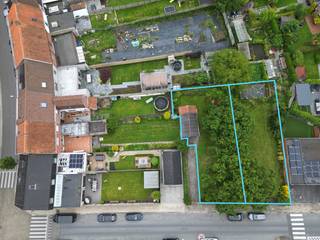 Projectgrond voor 2 halfopen bebouwing op een totaal perceel van 868 m² (420 m² + 448 m²) met Zuidwestelijke oriëntatie en vlakbij een...