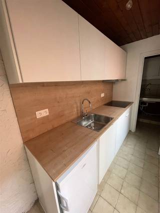 <p><span>Propriété calme : Entrée - cour avant - living - nouvelle cuisine - salle de bain - 2 chambres - grenier - cave - cour - EPC 427 kWh/m³ uc 3047284 - Libre actuellement. Pour info ou visite, appelez 056.21.58.00 ou www.immo-lvb.be, allez à la propriété et prenez rendez-vous via le calendrier.</span></p>