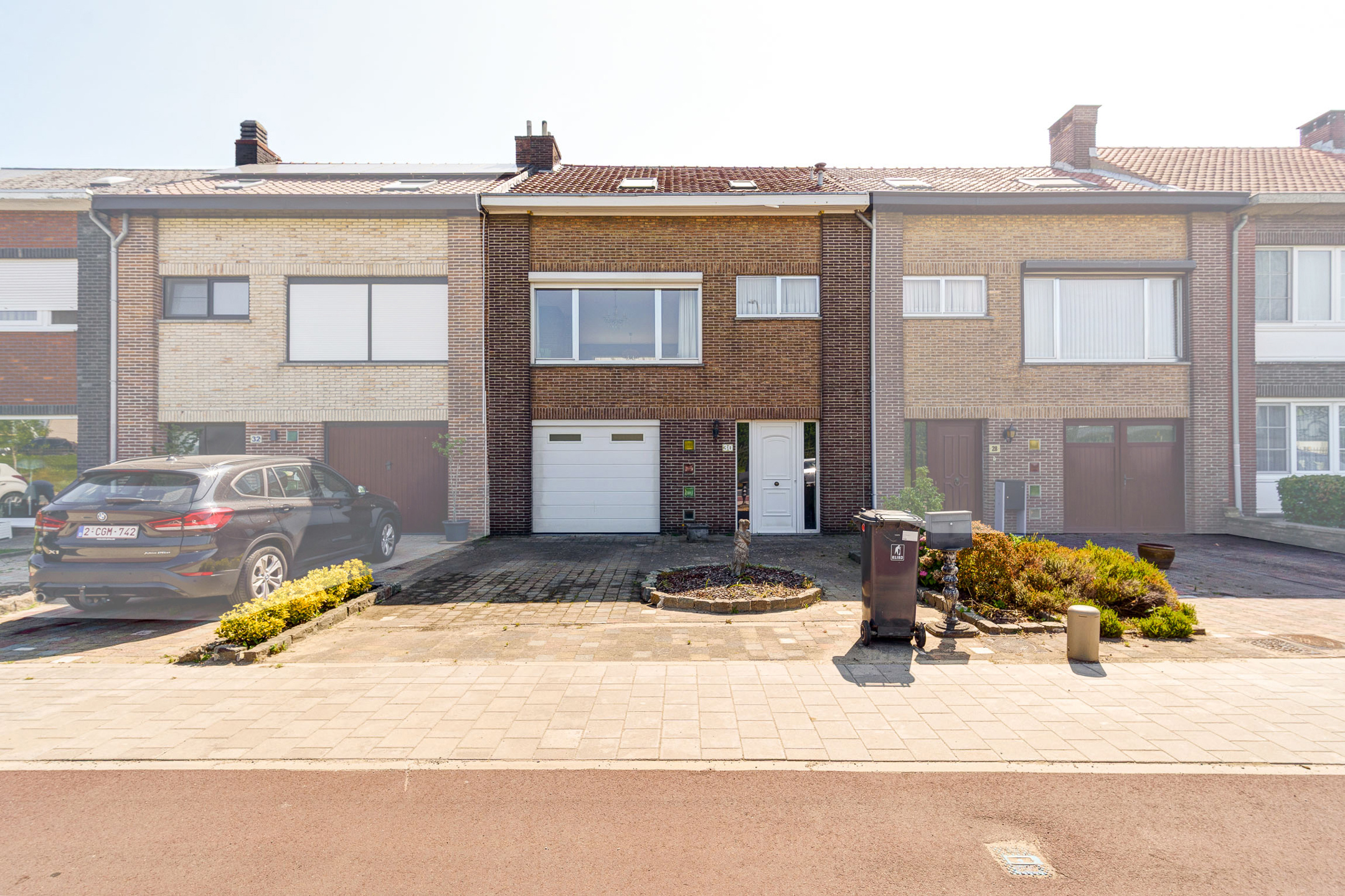 Te renoveren woning met 3 SLPK, garage, terras, tuin te Lier - foto 2